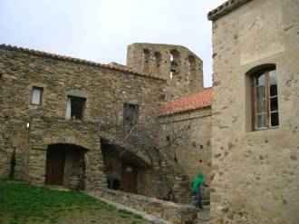 cour intérieure du prieuré de marcevol