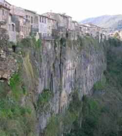 village catalan de castellfollit de la roca