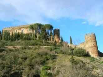 château du village des pyrénées orientales de castelnou
