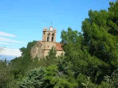 église  du village des pyrénées orientales de castelnou