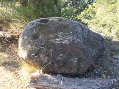 roche gravée de la chapelle St Climent de la serra
