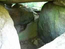 dolmen du pla del castella ou cova d'en rollan 1 de corsavy