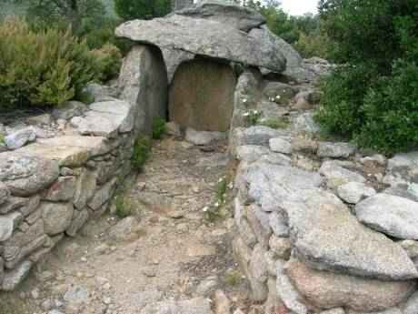 dolmen font del roure d'Espolla