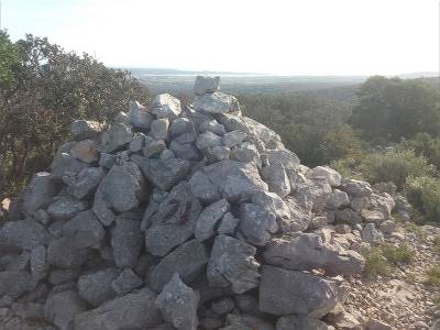 borne des 4 seigneurs à roquefort des corbières