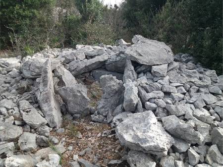dolmen la prade 8 à laroque de fa en corbières