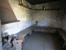 salle de vie du refuge de la Balmeta