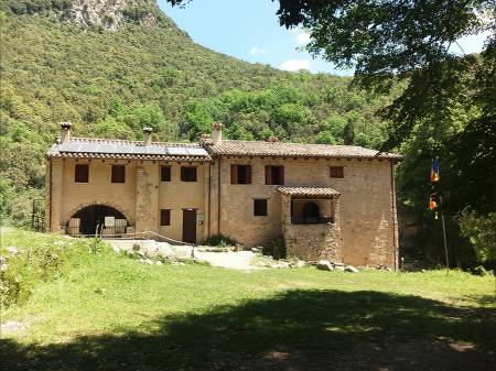 refuge sant aniol  montagut oix