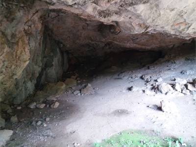 intérieur de la grotte plat de la lause