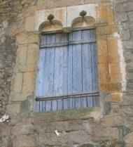 chateau du village de santa pau en catalogne