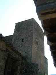 chateau du village de santa pau en catalogne