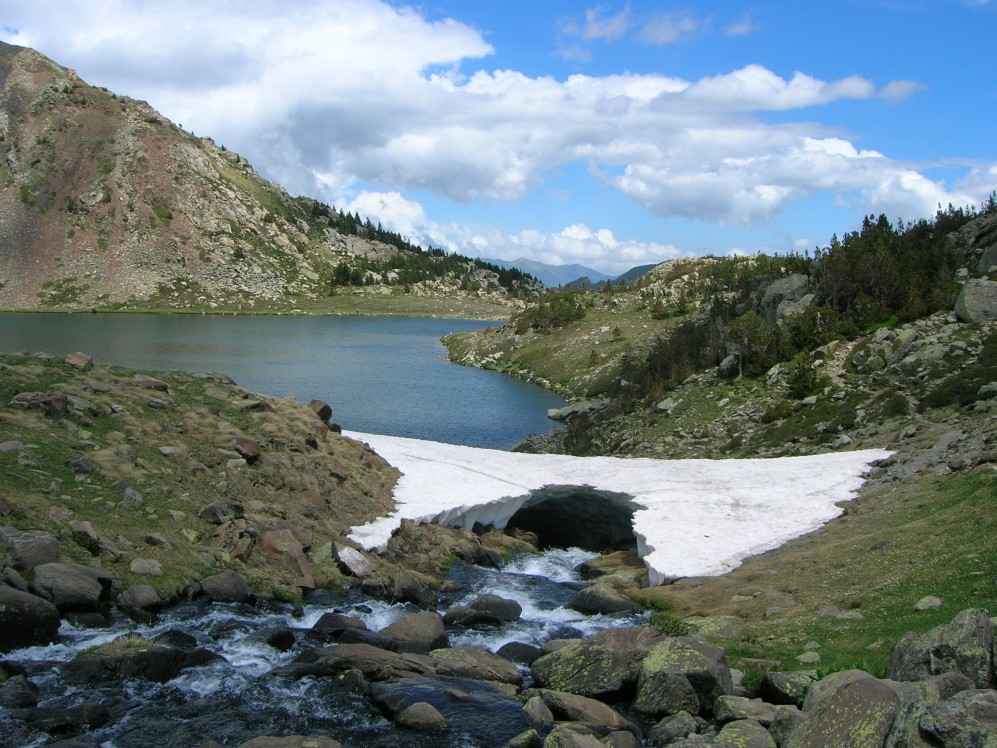 lac de Castella des Pyrenees