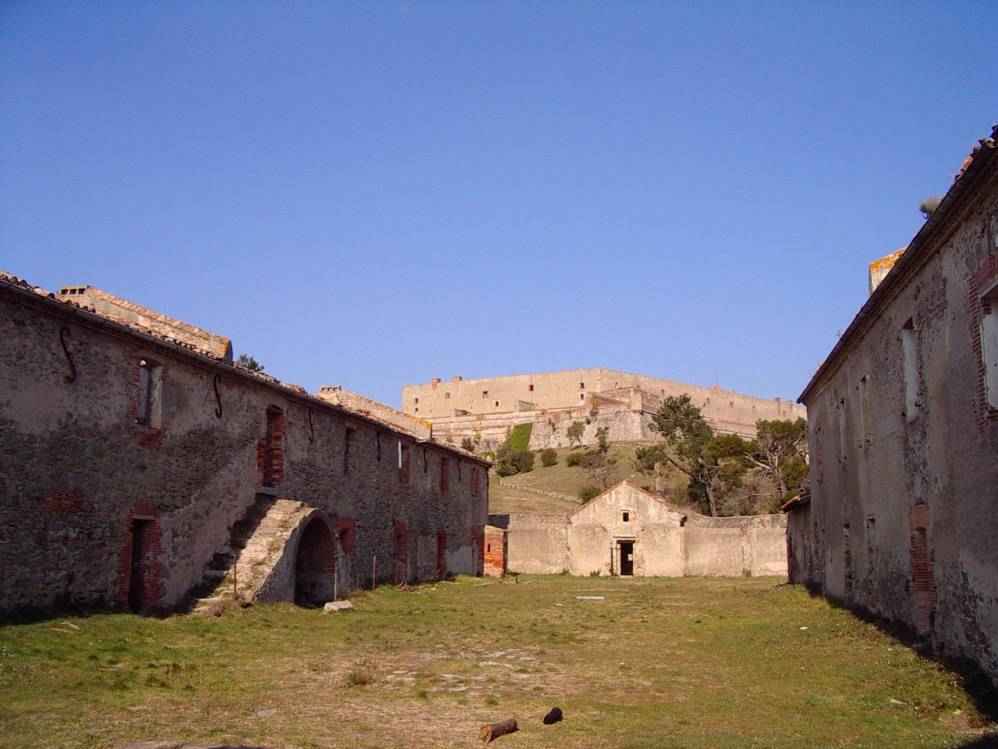 casernement du fort bellegarde