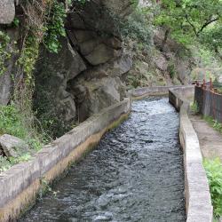 Le canal de Corbère dans les gorges de La Guillère